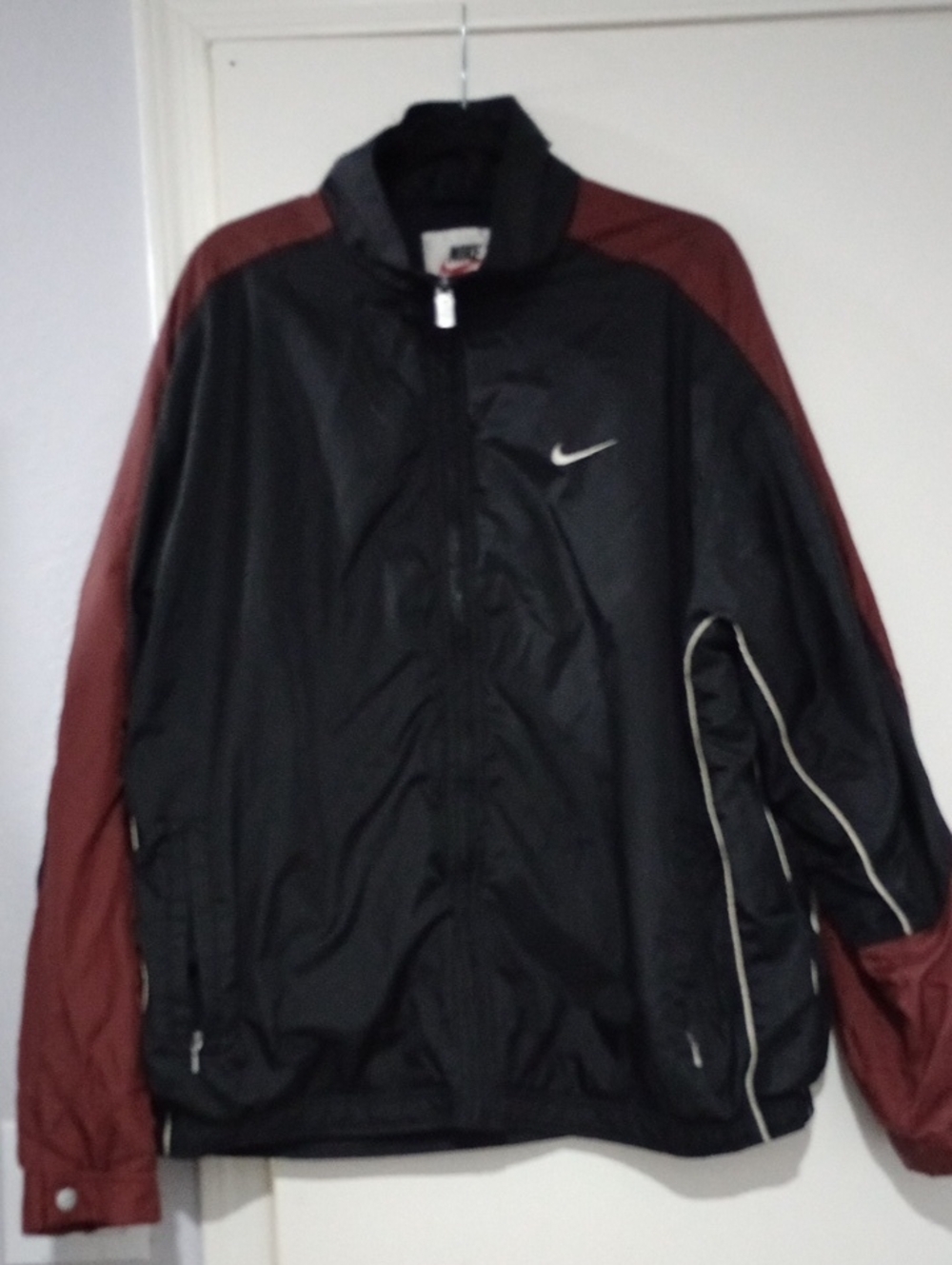 Vintage Nike Men’s Black and Burgundy Windbreaker Jacket Size XL
